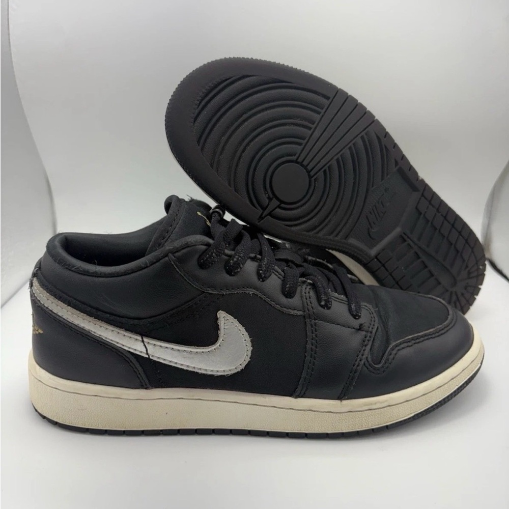 Nike Air Jordan 1 LOW SE Black Metallic Silver FZ3921 001 GS 4.5Y